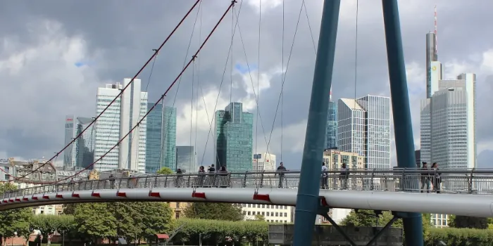 Instant-Payments-Verordnung: Reportingpflichten effizient umsetzen – Excel Upload oder integrierte Meldewesenlösung?